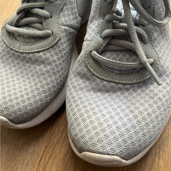 Nike Tanjun Shoes Women’s Size 6 - Picture 3 of 11